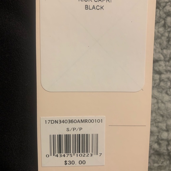 (1563) S Danskin Women's Everyday Basic Capri - Picture 5 of 6